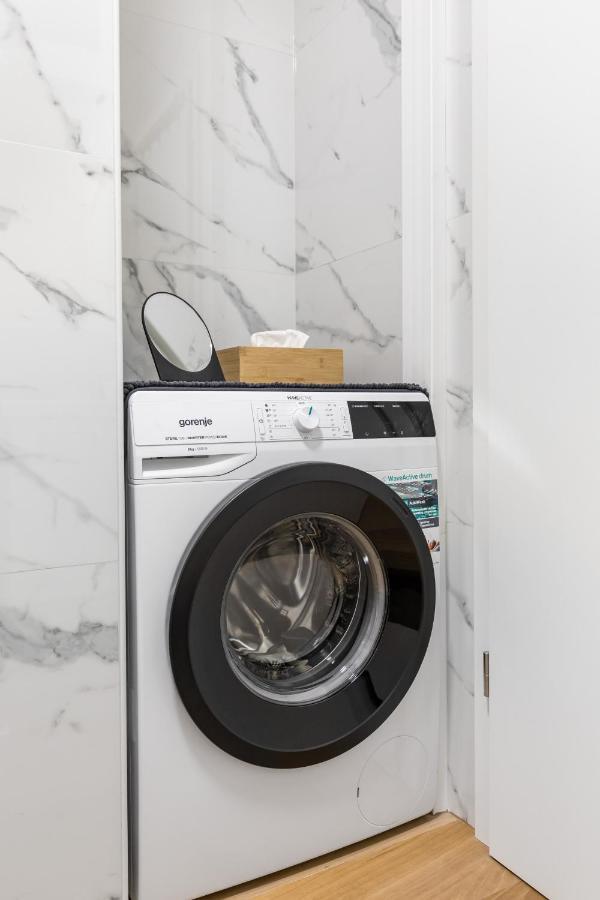 Apartamento Exquisite Couples Delight With Free Bikes & Parking Split Exterior foto